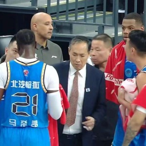开云体育官网-北京男篮翟晓川受伤 麦考尔崔永熙一对一特训 北控朱松玮阶段报销